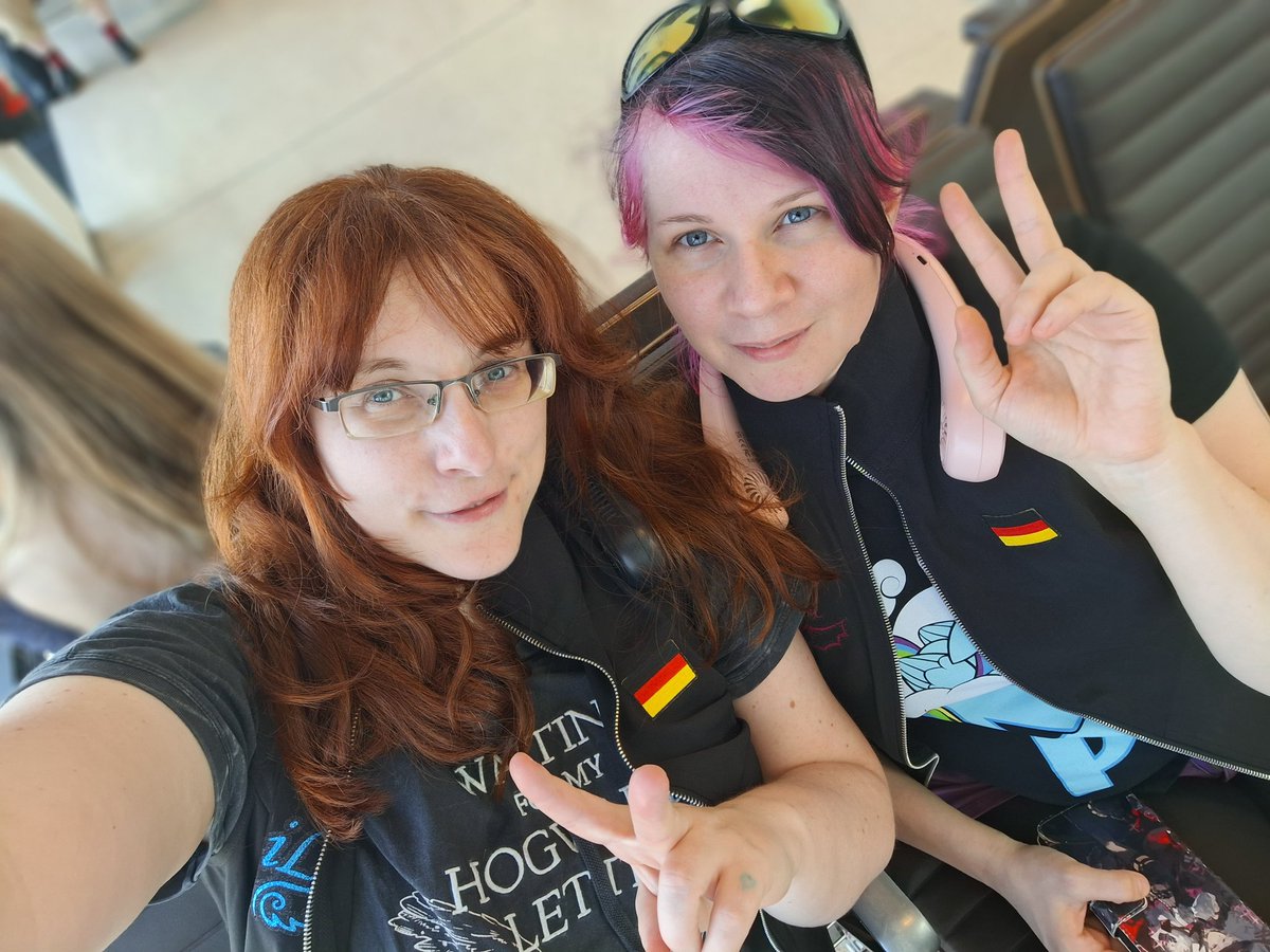 DemonicInnocenc's tweet photo. Okay auf geht's nach Japan und unsere Kiste ist mit dabei ~ aber sie hätte im Sicherheitscheck nicht einem 1cm größerer sein dürfen 🫠
Unser erster Flug geht in 50 min nach Helsinki.
WCS, WIR KOMMEN 🫡

@wcsgermany #wcs #WCS2025 https://t.co/WLDwUXWLFx