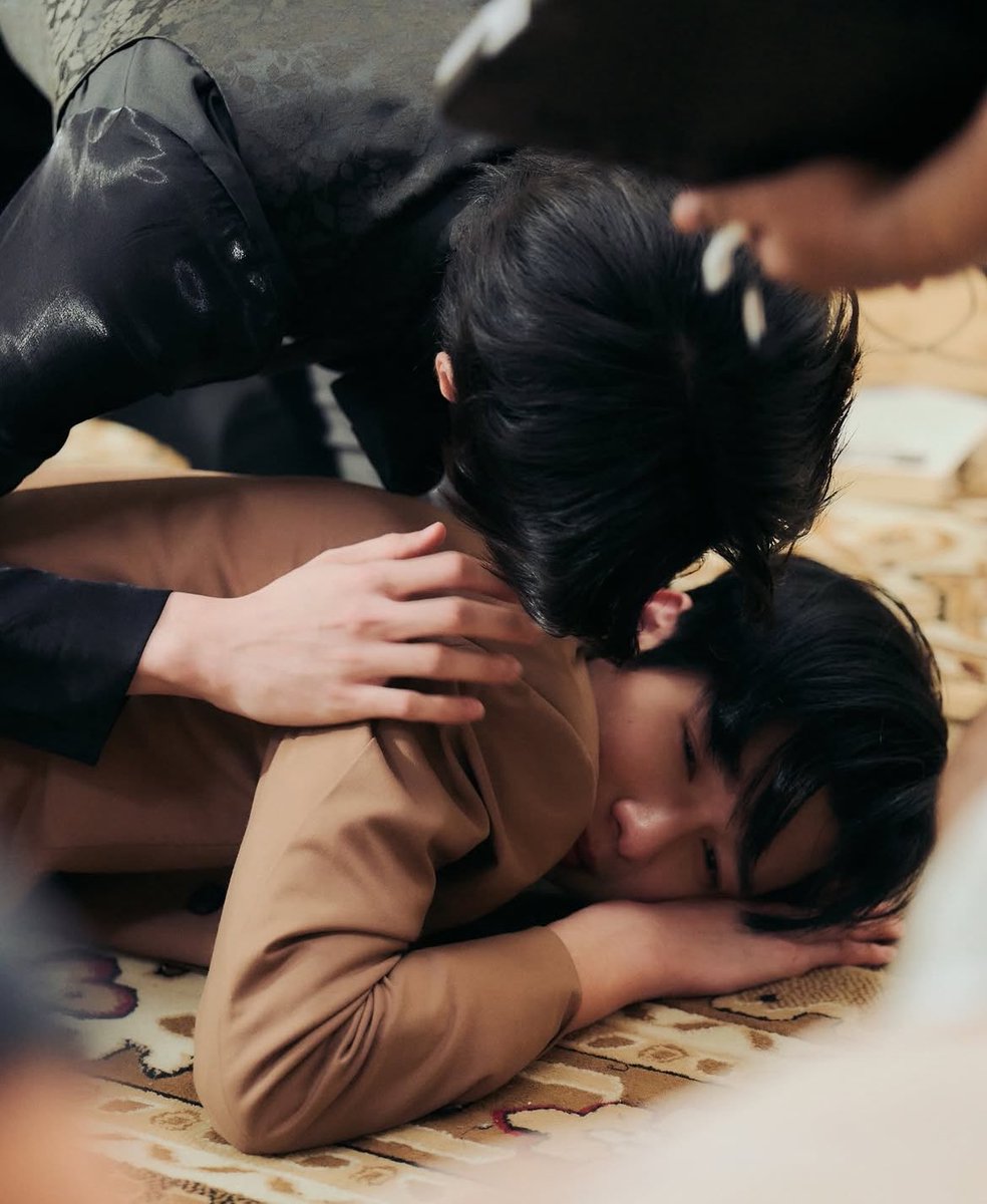 jimmoikrit's tweet image. I’m so grateful that Ohm had a support system and people who cared for him behind the scenes. He was given such a heavy storyline that probably took quite a toll on his mental health so it’s nice to see he wasn’t alone in those moments #ohmkrit