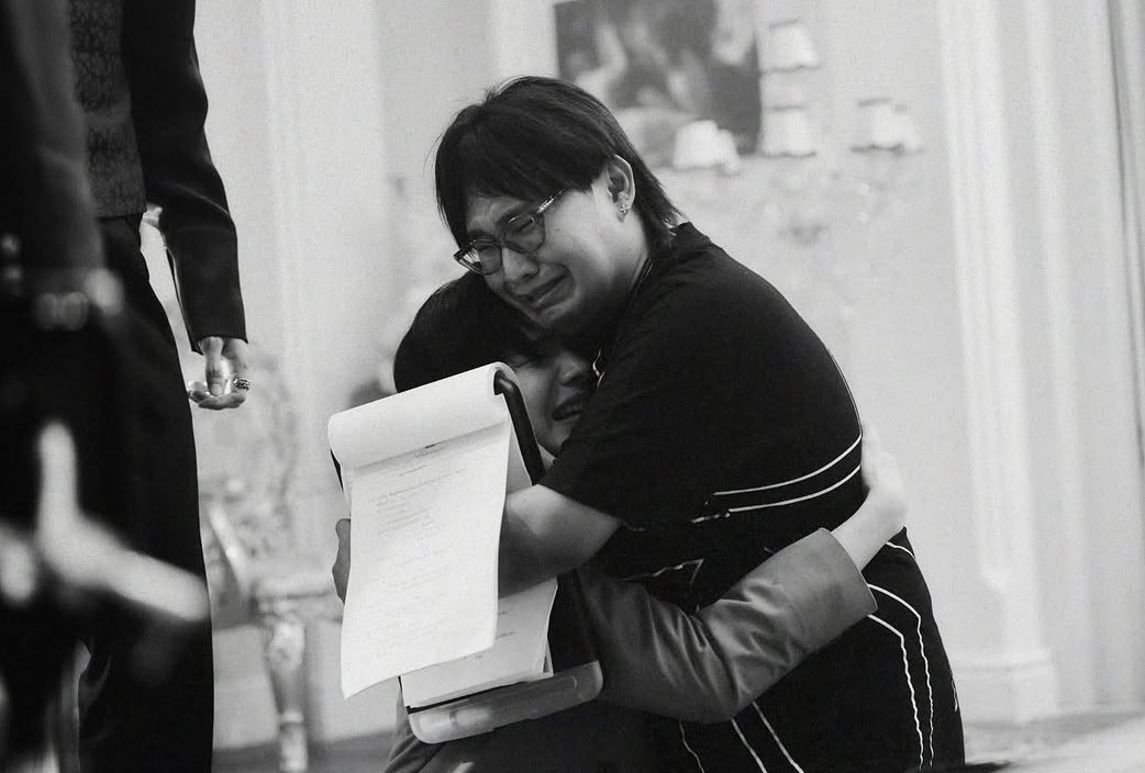 jimmoikrit's tweet image. I’m so grateful that Ohm had a support system and people who cared for him behind the scenes. He was given such a heavy storyline that probably took quite a toll on his mental health so it’s nice to see he wasn’t alone in those moments #ohmkrit