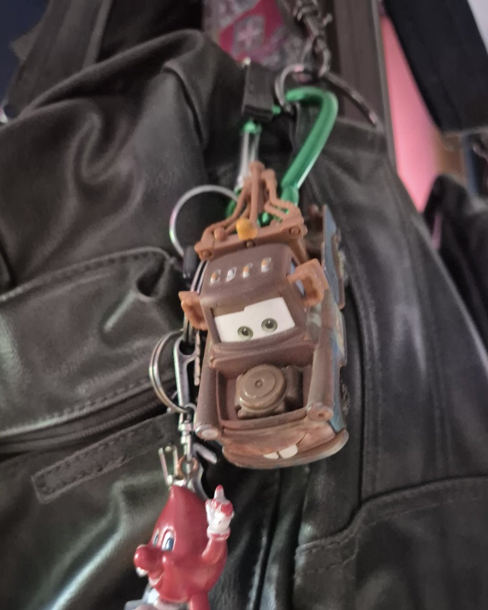 Ander_dingus's tweet image. Wtf is a labubu i got Mater
