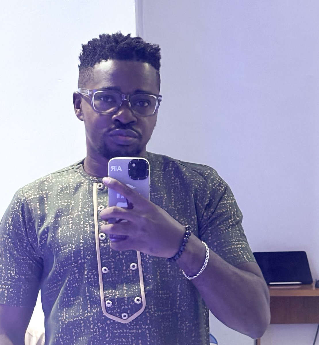 Deethevan's tweet image. Woke up torn on what to wear to church, English or Native. Started with English, felt unsure, and within minutes switched to Native.
And somehow, it still worked. Sometimes in life, you just have to pick something, start moving, and adjust as you go. Indecision doesn’t mean…