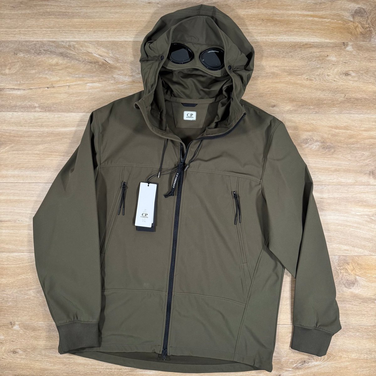 LABELMENSWEAR's tweet image. Soft shell jackets less than £250 DELIVERED
Buy now 👉🏼 label-menswear.com/products/c-p-c…