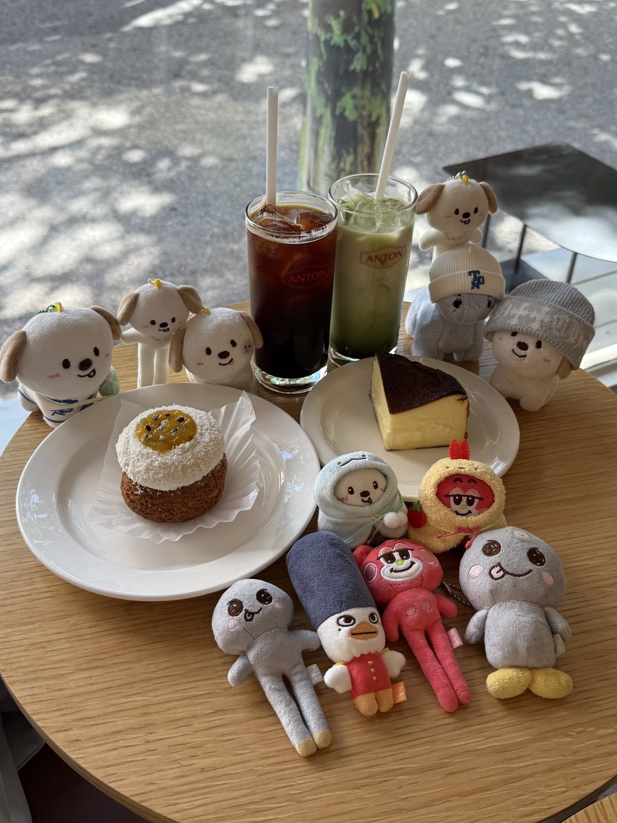 NOTNA_123's tweet image. 앤톤 카페 다녀왔어요
ㄴ카페에서 앤톤 생각이요?
   ㄴ아뇨 진짜 앤 톤 카 페

치즈케이크 먹자마자 삿대질 엄청 했어요 꼭 드십쇼
⠀⠀ 
#문쪼꿈열어라이즈야밥먹게
