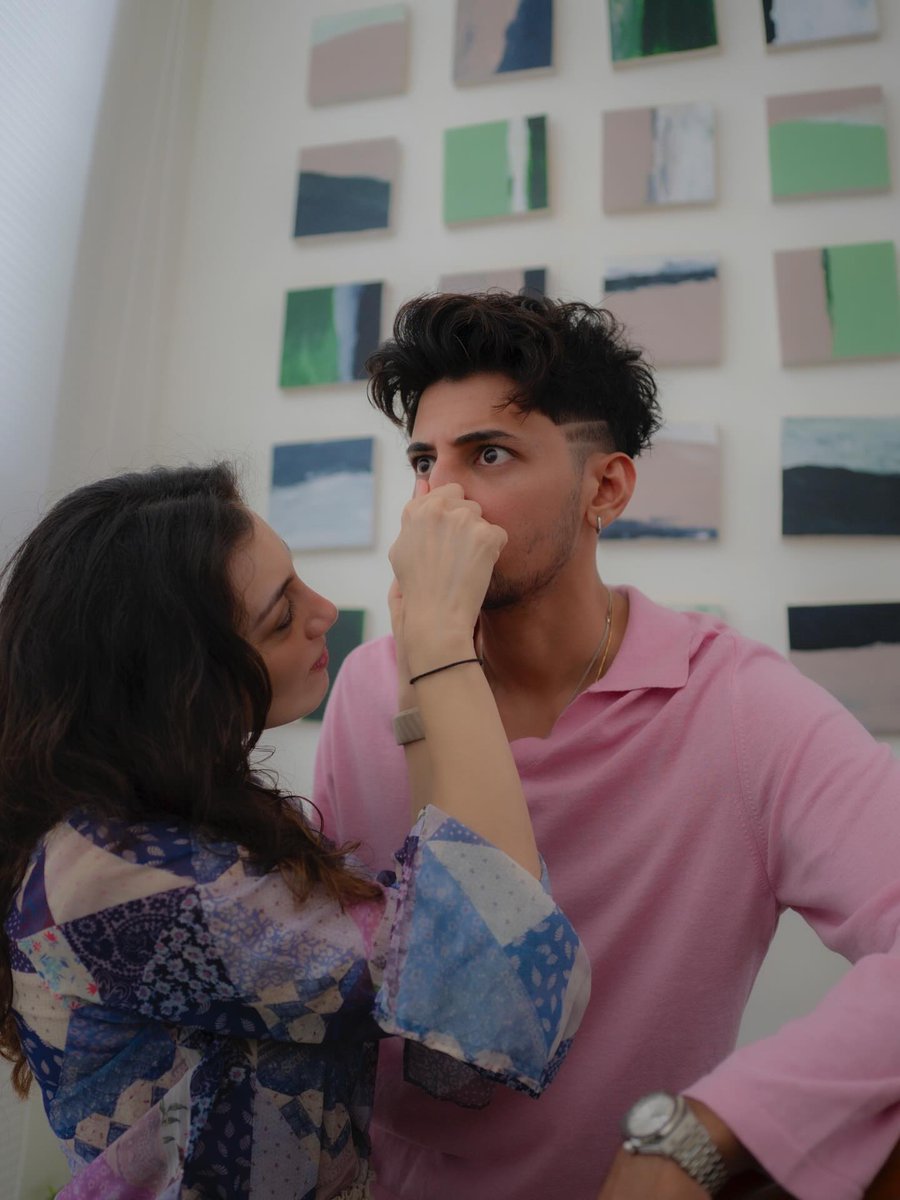 Darshan won't side away cause it's his pasandida aurat pulling his cheeks and nose 🌀💙🫠