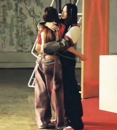 khrxnj5's tweet image. 지나가다 보면 괜히 못 본 척해야 할 것 같고 그래 
좋은 시간 보내시라구요🐱💗🧸