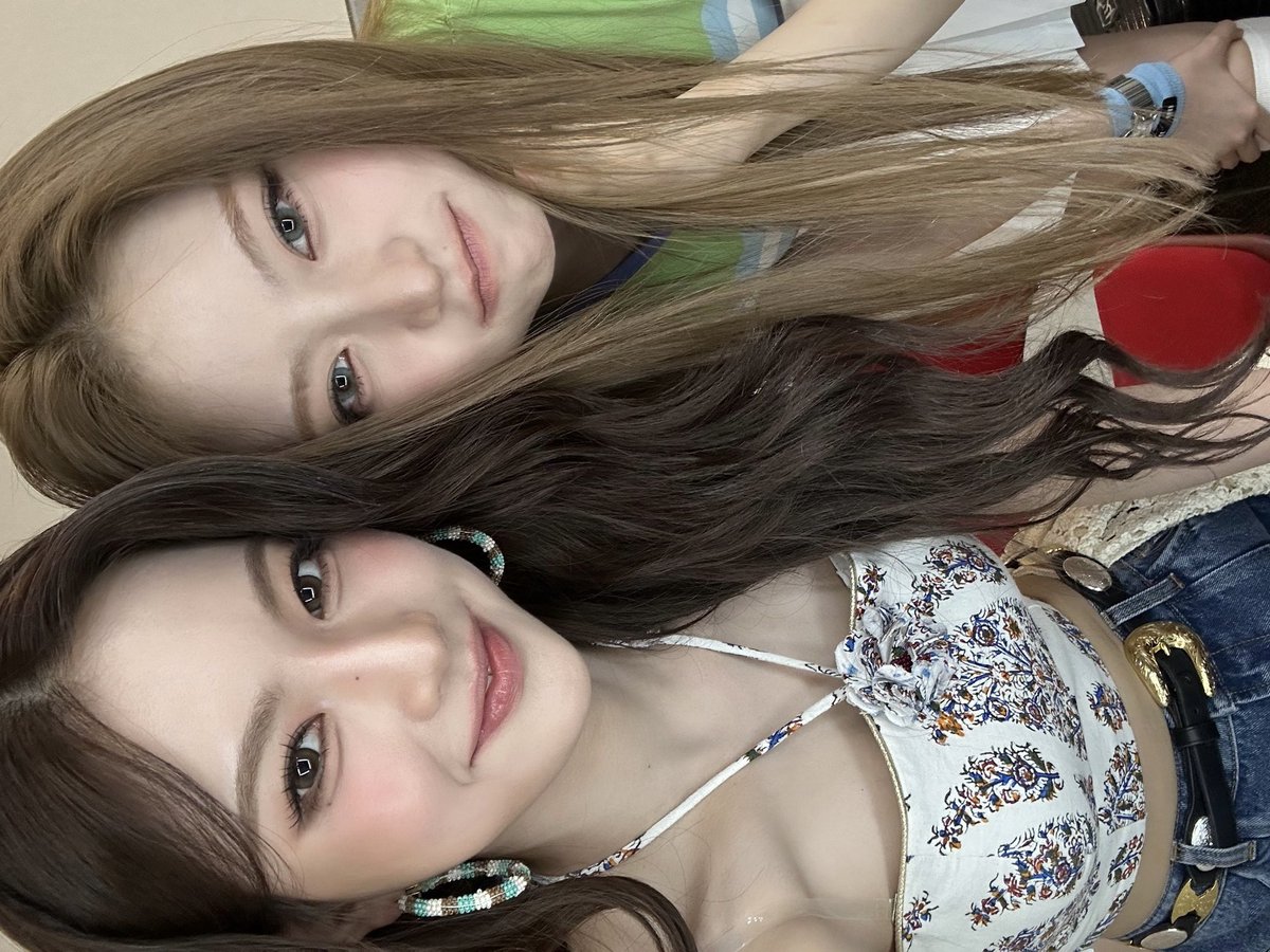 2nyang5's tweet image. 허거덩 하음님이랑..!!
고양이들 셀카 모야…😻😻