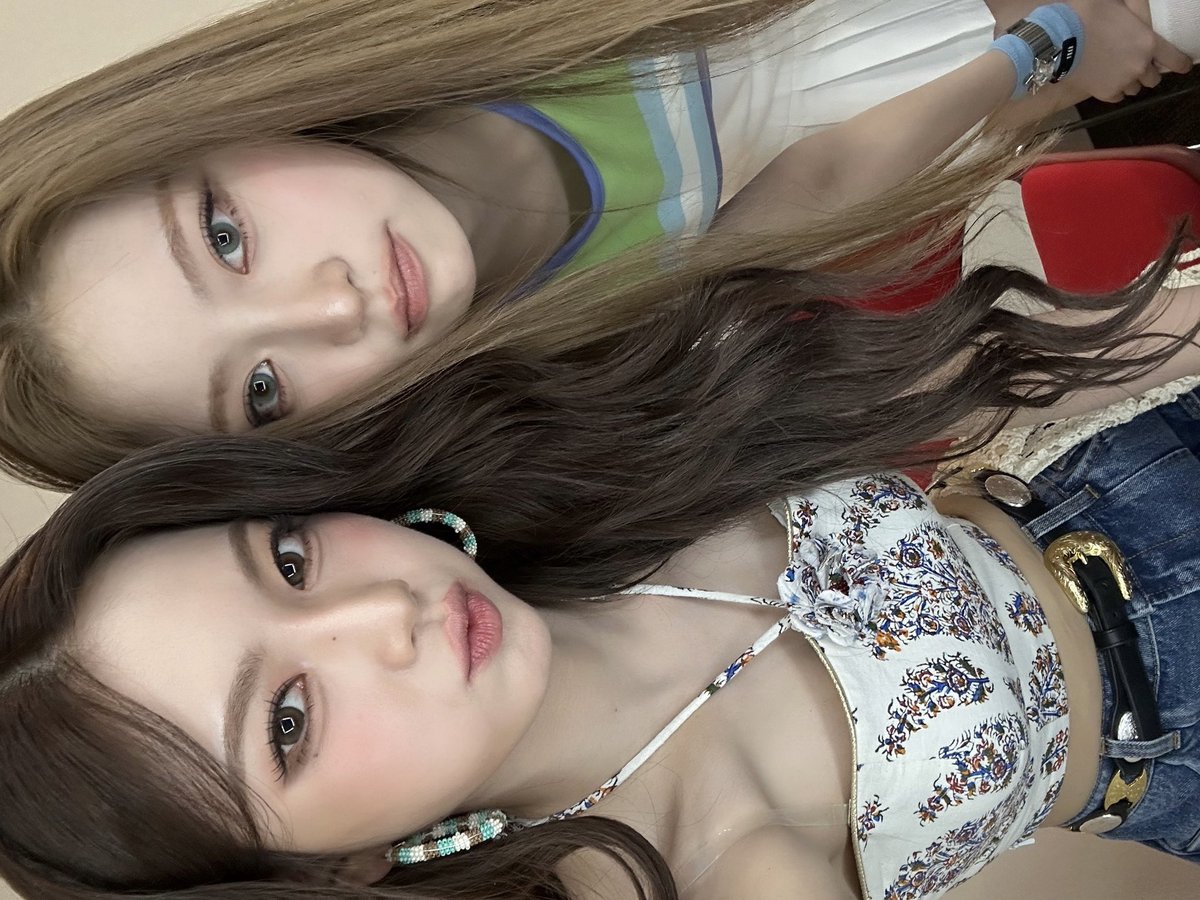 2nyang5's tweet image. 허거덩 하음님이랑..!!
고양이들 셀카 모야…😻😻