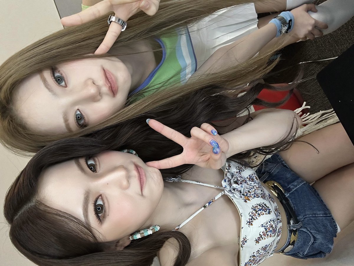 2nyang5's tweet image. 허거덩 하음님이랑..!!
고양이들 셀카 모야…😻😻