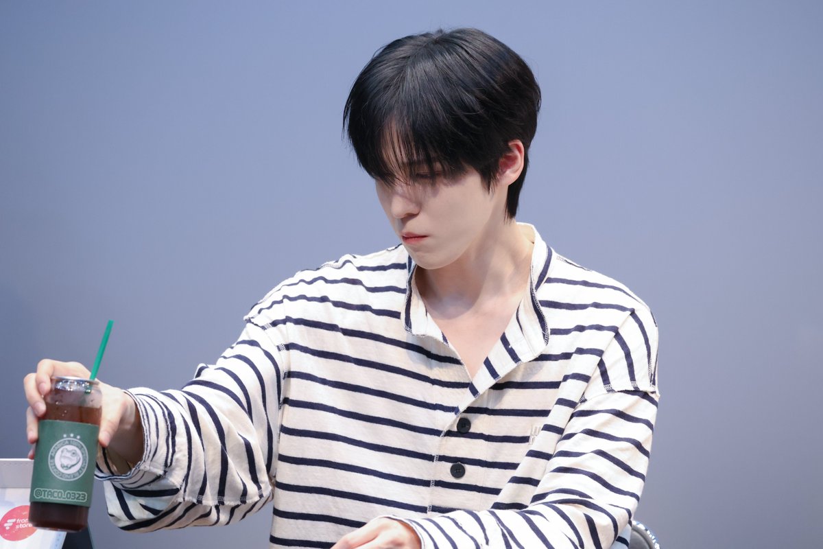 TACO_0323's tweet image. ์คํธ ๊ท์ฌ์ด ์ 1๋
์์๋ฉ ๋ง์๊ณ ๋๋ฌด ์จ์ ์ธ์ ์