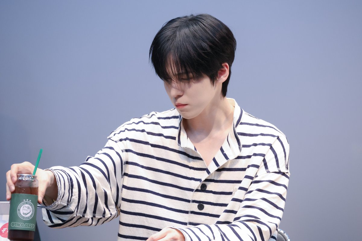 TACO_0323's tweet image. ์คํธ ๊ท์ฌ์ด ์ 1๋
์์๋ฉ ๋ง์๊ณ ๋๋ฌด ์จ์ ์ธ์ ์