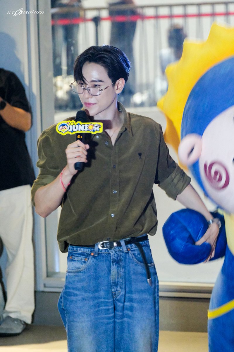 iceonsaturn's tweet image. แว่น มานี่มา😎

#มหกรรมนิยายนานาชาติ2025xJM
#junniorrs