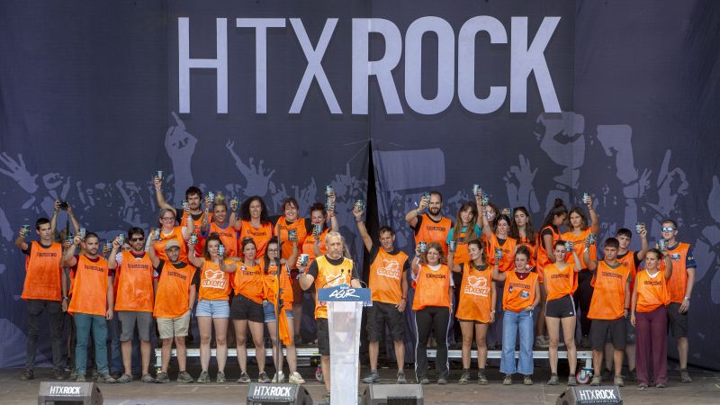 AhotsaInfo's tweet image. #HTX30 #AgurHTX #KaixoAske
Agur Hatortxurock, eta kaixo Aske!
@Hatortxurock jaialdiak amaiera jarri dio bere ibilbideari eta elkartasunaren lekukoa Aske jaialdiak hartuko du
ahotsa.info/albisteak/agur…