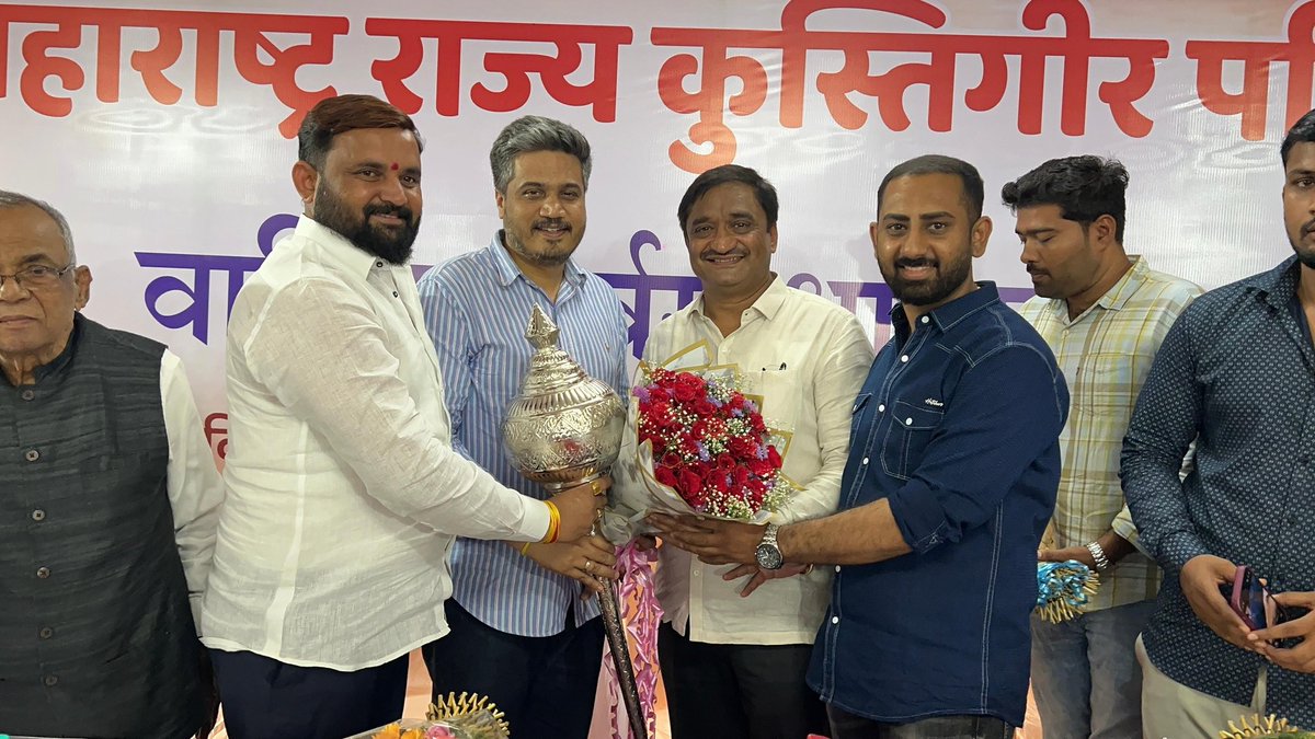 RRPSpeaks's tweet image. महाराष्ट्र राज्य कुस्तीगिर परिषदेच्या अध्यक्षपदी बिनविरोध निवड झाल्यानंतर कुस्तीसह विविध क्षेत्रातील मंडळींनी आणि माझ्यावर व कुस्तीवर प्रेम करणाऱ्या मंडळींनी भेटून शुभेच्छा दिल्या. या सर्वांचे मनापासून आभार!