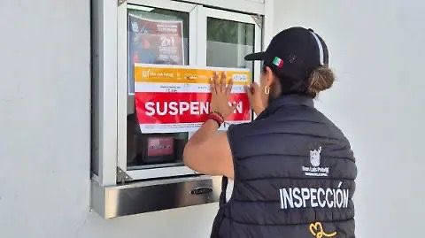 ¿Capricho o censura?

Ahora tocó el turno a San Luis Potosí, cuando Dominos Pizza se mofó de los baches en la capital con un desplegado que decía, “en esta ciudad hay dos cosas seguras, los baches… y una domino’s en tu mesa.”

En la alcaldía Potosina no agradó del todo este