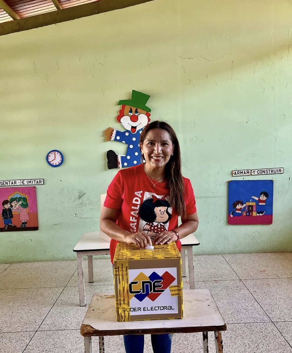 #OrienteDecide 🗳️ | La gobernadora del estado Sucre, Jhoanna Carrillo, quien votó en el Centro de Educación Inicial (CEI) «Antonio José de Sucre» de Brasil, en Cumaná, destacó que, hasta ahora, la jornada electoral se ha desarrollado con normalidad. 

#EleccionesMunicipales2025