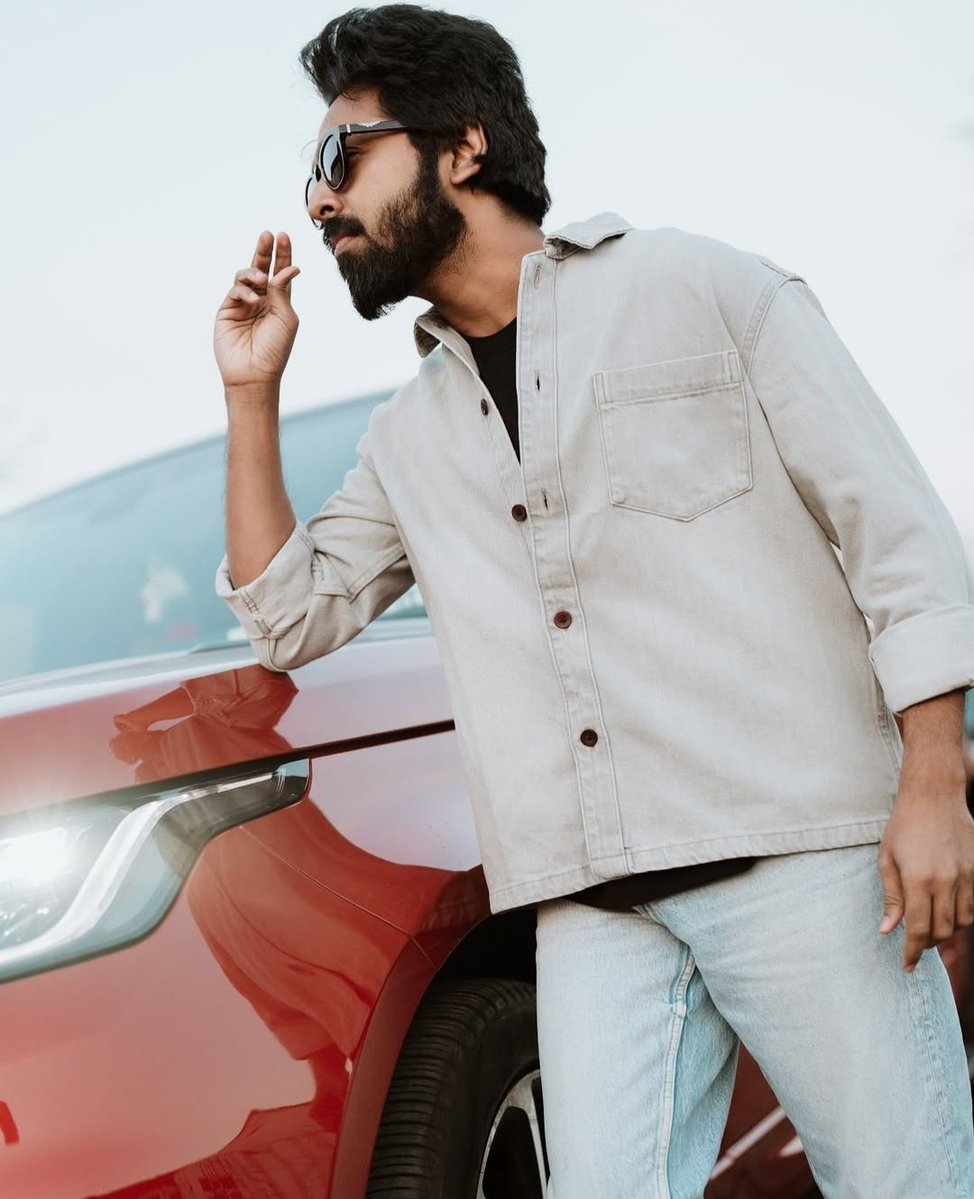 Sugumar_Tweetz's tweet image. #GVPrakash & #Dhanush combo has always been a blockbuster 💥#GVP is one of the most versatile music directors as he can effortlessly compose folk, melody, western and his BGM work consistently stands out 👏
#Idlikadai #EnnaSugam is an instant addiction 🤩