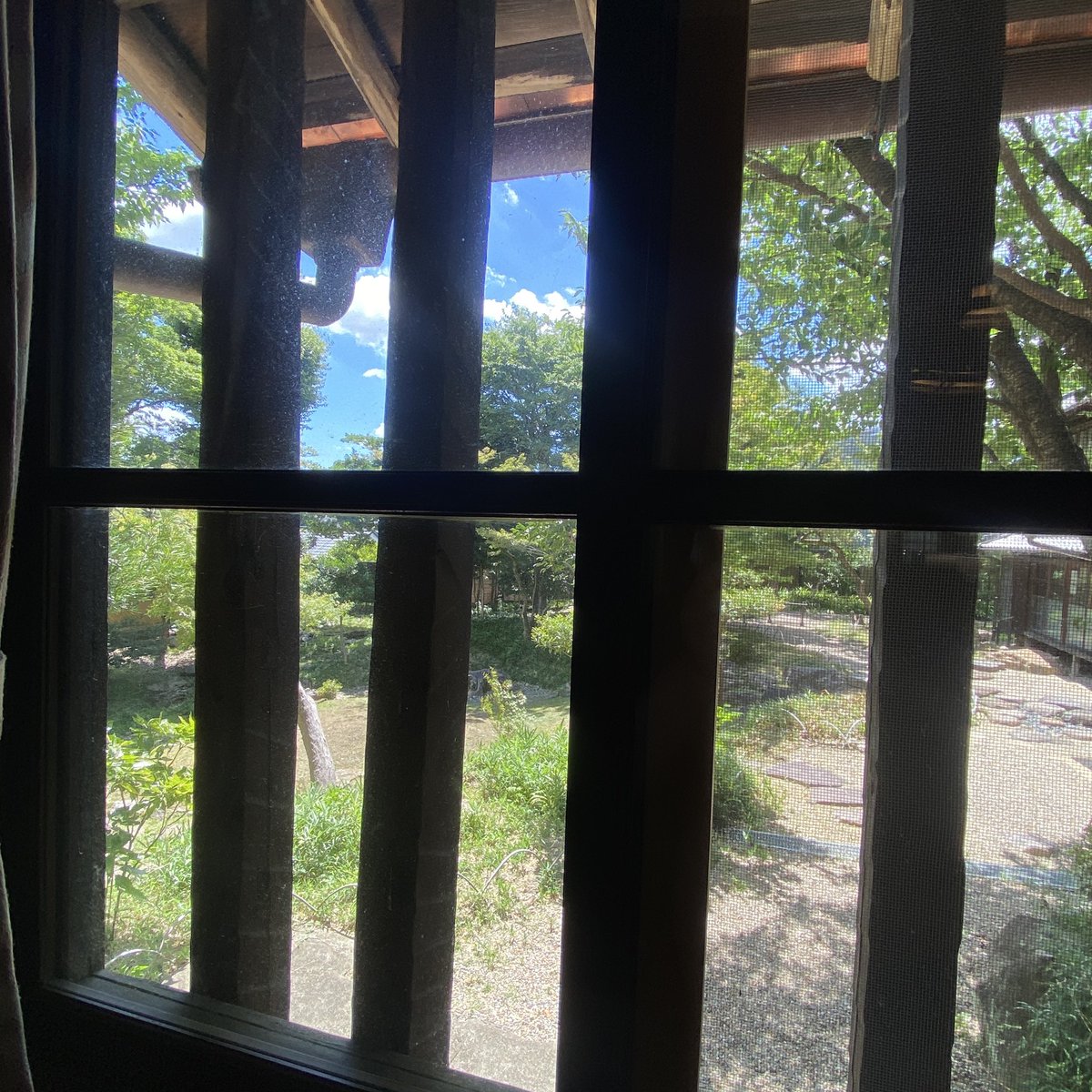 mooowu's tweet image. 揚輝荘はイベントデー（予約制コンサート）だったのを全く知らず、入って早々、お名前は？と聞かれて何の制度かと笑った。地下に入れなかったのは残念だけど普段見れんとこ見れたのかも。

街は午後からのお祭り準備モードでお店が閉まってたり、バタバタしてたのでささっと散策。次の目的地へ。