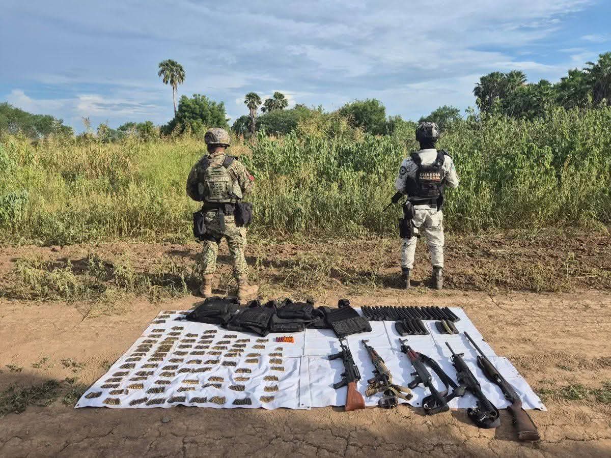🚨 En el Ejido San José de las Flores, municipio de Güémez, Tamaulipas, la Guardia Nacional y el Ejército Mexicano aseguraron una camioneta abandonada con:

🔫 5 armas largas
📦 26 cargadores
💥 450 cartuchos
🛡️ 4 chalecos balísticos (3 con placa)

#Tamaulipas #Seguridad