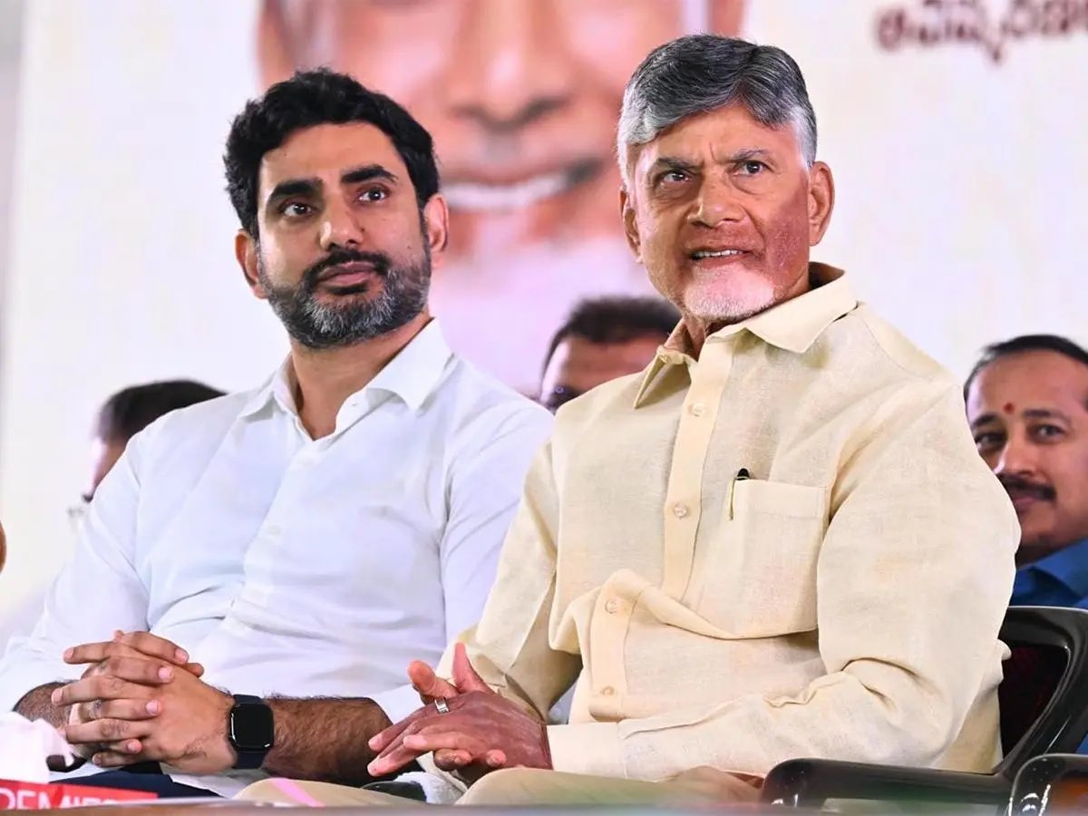 YOLO_Beliver's tweet image. ఒక పెద్ద రాజకీయ/ప్రెస్ మీటింగ్ లో వీళ్లు ఇద్దరు కల్వకుంట్ల అనే పేరు తీసింది 2023 Octoberకి ముందు, నాకు తెలిసి ఆ తర్వాత కనీసం @BRSparty వాళ్ళని పట్టించుకోవటం లేదు
ఒక్కటే గుర్తు వీళ్లు రియాక్ట్ అవ్వనంతవరకు BRS వాళ్ళకి Division పాలిటిక్స్ లో బొక్క తప్ప Mileage రాదు
BRS is History