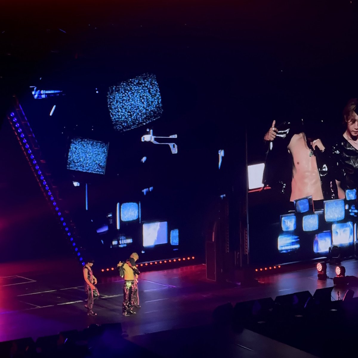 JAEMIPITY's tweet image. AAAAAA literally just wow!!! jongin delivered in every performance hands fucking down 🥹🔥
 
#KAI_SOLO_CONCERT_TOUR
#KAIONinManila
#KAlinMANILA2025