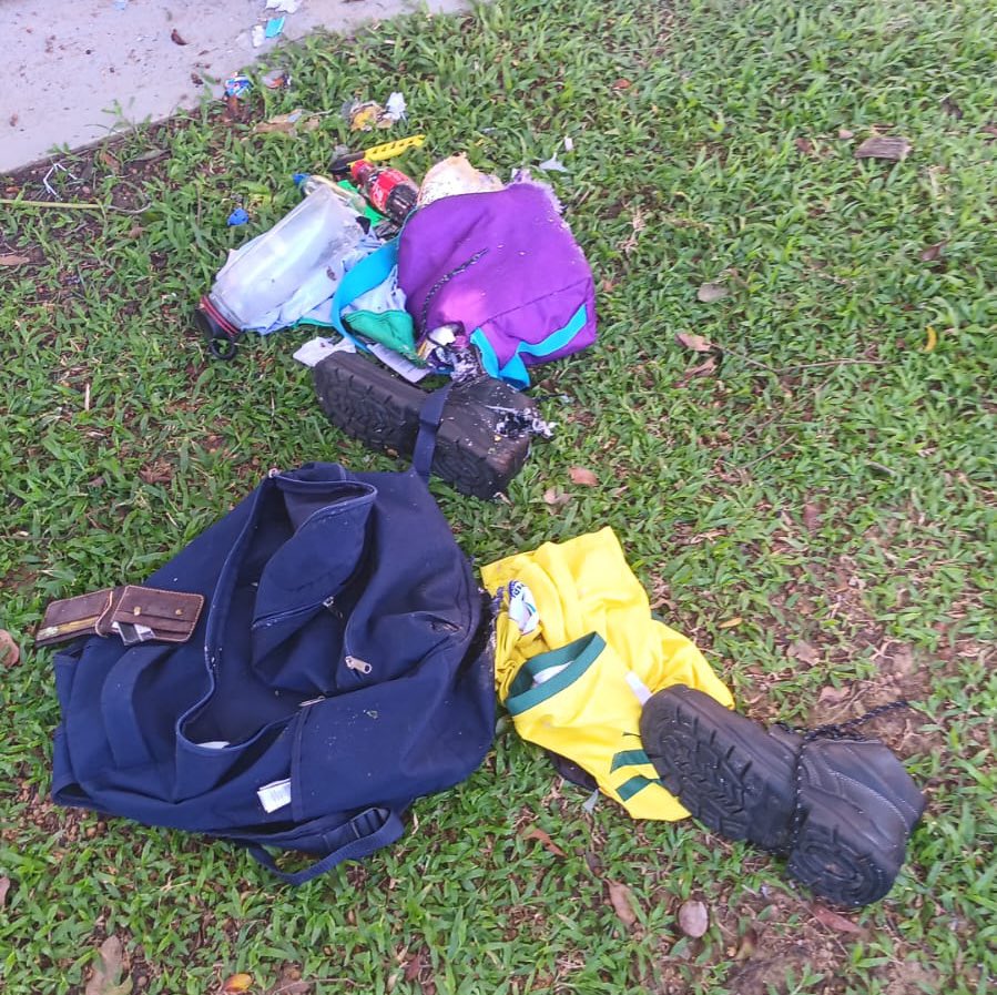 Luego de verificar la situación en el Parque Turbay, donde dos personas dejaron abandonados dos morrales, podemos dar un parte de tranquilidad a la ciudadanía; el contenido de los bolsos es ropa usada y no se trata de ninguna clase de explosivo. 

Podemos seguir disfrutando la