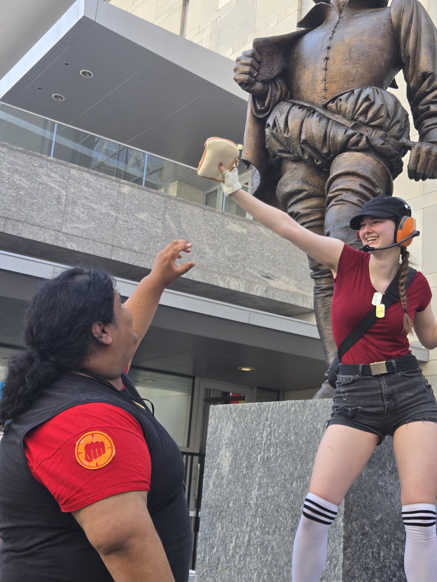 manncosplay's tweet image. For our North Carolina debut,
We didn't do half bad!!!
Thank you to everyone who showed up yesterday and over the weekend at GalaxyCon Raliegh!!!
#galaxyconraleigh #galaxycon2025 #TF2 #cosplay