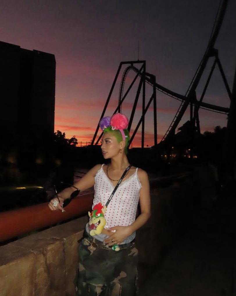 silliethngs's tweet image. Oh to have an amusement park date w minami