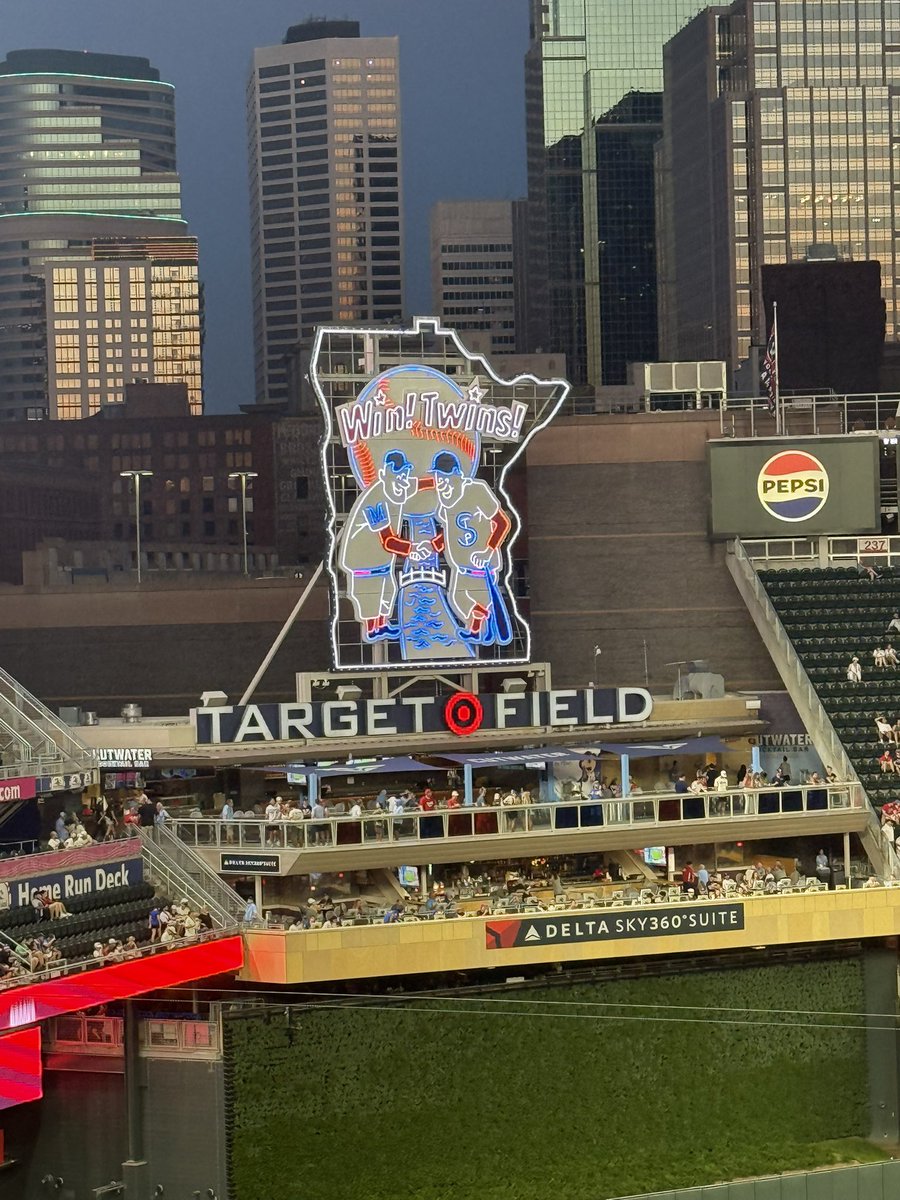 SamNeher24's tweet image. Target Field. Ballpark 25/30