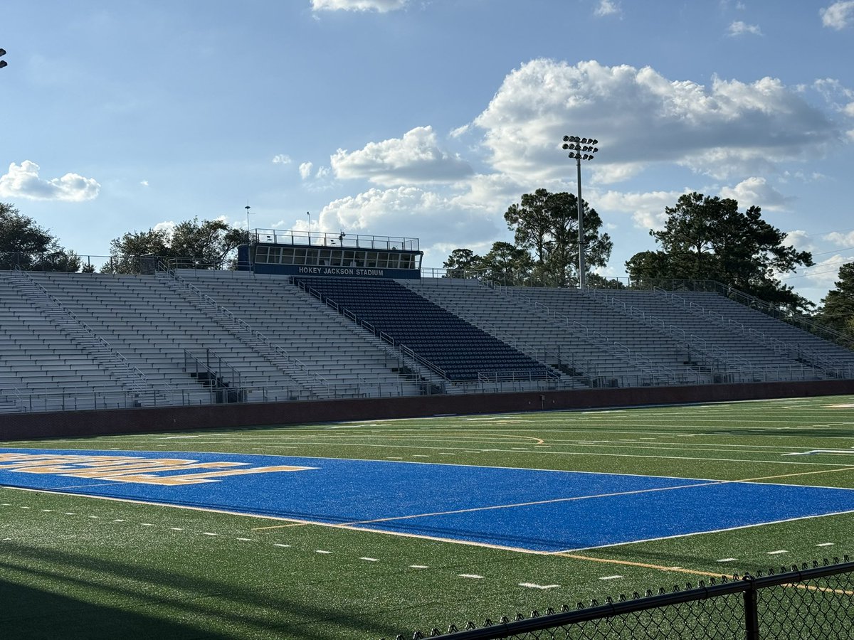 RandomSportsGem's tweet image. Olvey Field at Hokey Jackson Stadium in Hinesville, Georgia! Home of the Bradwell Institute Tigers!

Head Coach: @shonb82