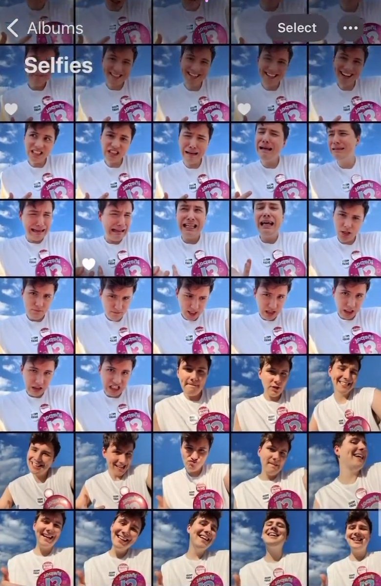 EDITINGZ0NE's tweet image. i just know his camera roll has 8 billion photos in it