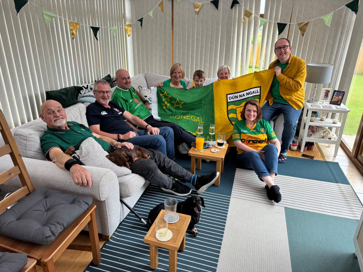 PFOKane's tweet image. Keeping the faith for #Donegal here in Neilston on All Ireland Final Day. Husband providing full half time deli counter service 🤣 chicken fillet rolls all round! 💚💛🥖 🇮🇪