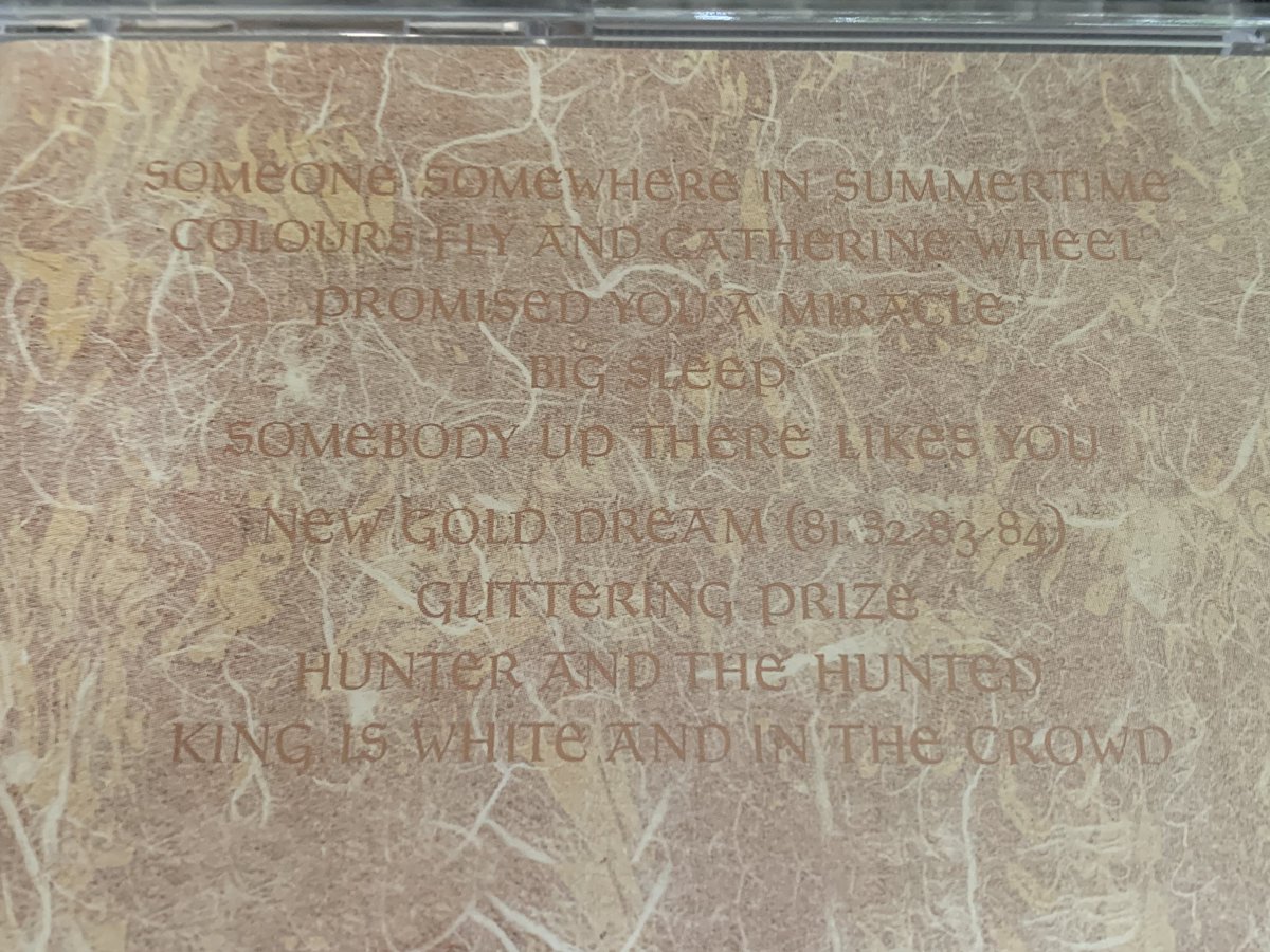retrokatg's tweet image. I don’t know how my eyes coped with CD track listings in the 1980s and ‘90s.
If it wasn’t an ant sized font, it was a severe lack of contrast.
(Simple Minds - New Gold Dream pictured)