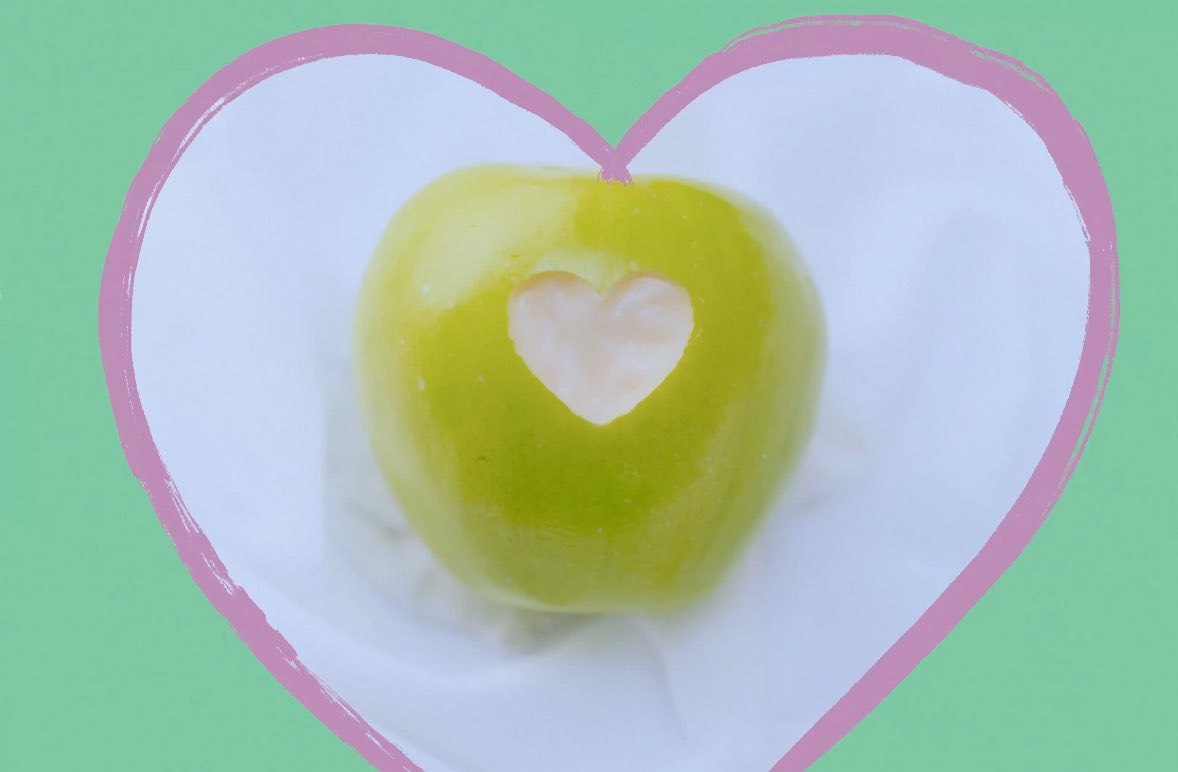 itgjoy's tweet image. off to a perfect start 😌every detail from the green apple to album title feels so carefully considered for meaning