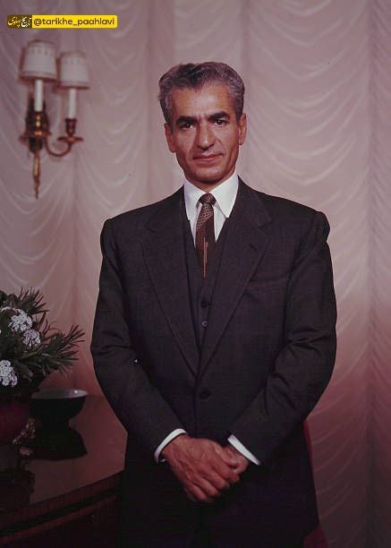 ghasemipour_re2's tweet image. اگر شاهنشاه زنده بود، الآن تو کرهٔ ماه پایگاه داشتیم...