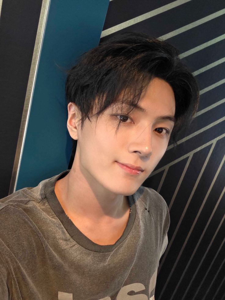 TheJayLand's tweet image. 250728 | JJONG MORNING

Jjong Morning! 🌞

We hope you heal from the things you don’t talk about. The quiet battles, the heavy thoughts you carry alone, the moments you smile even when your heart feels tired. Not everything needs to be shared to be valid. Not every wound is…