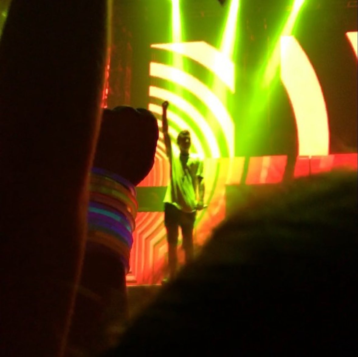 Fakeyououttt's tweet image. this pic of guns for hands I took at TDC n5 in 2017
