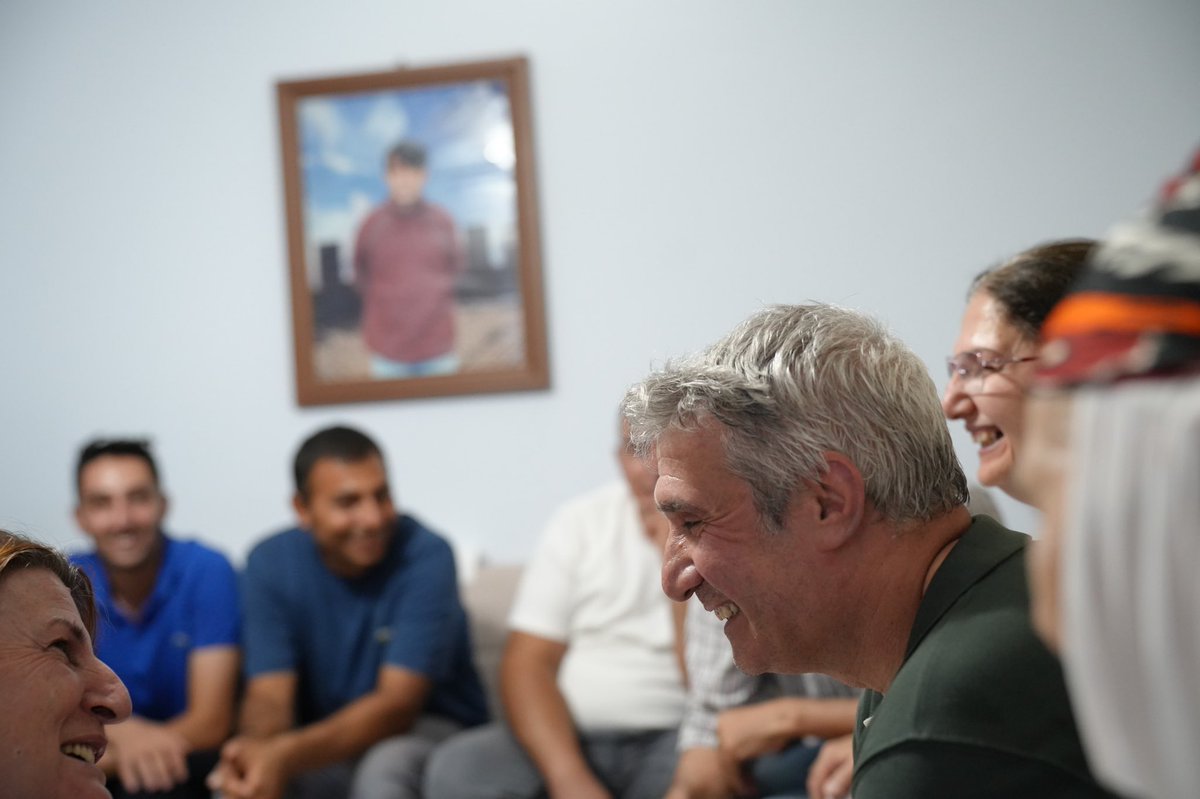 irfanarslan21's tweet image. Divê evqas bedel bi encanekî wiha pûç nebe, ne êş û bedelê ku me daye ne jî yên miletekî bêmane nekin. 30 sal, 50 hezar cangorî, bi mîlyona girtî, koçber, qurbanî û bêcîh û war…  #VeysiAktaş #Kurd #Azadî #JidagirkeriyêreNa