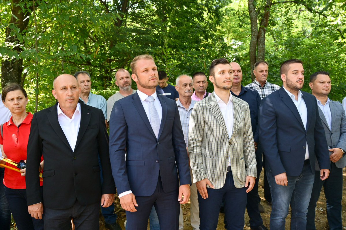 Stanivukovic_D's tweet image. Нема снажније поруке од подигнутог споменика на мјесту гдје је народ страдао, али никада није поклекнуо!
У Пријаковцима данас обиљежавамо 84 године од првог усташког покоља на подручју Бањалуке. У ноћи 2. августа 1941. године, на најмонструознији начин, без иједног испаљеног…