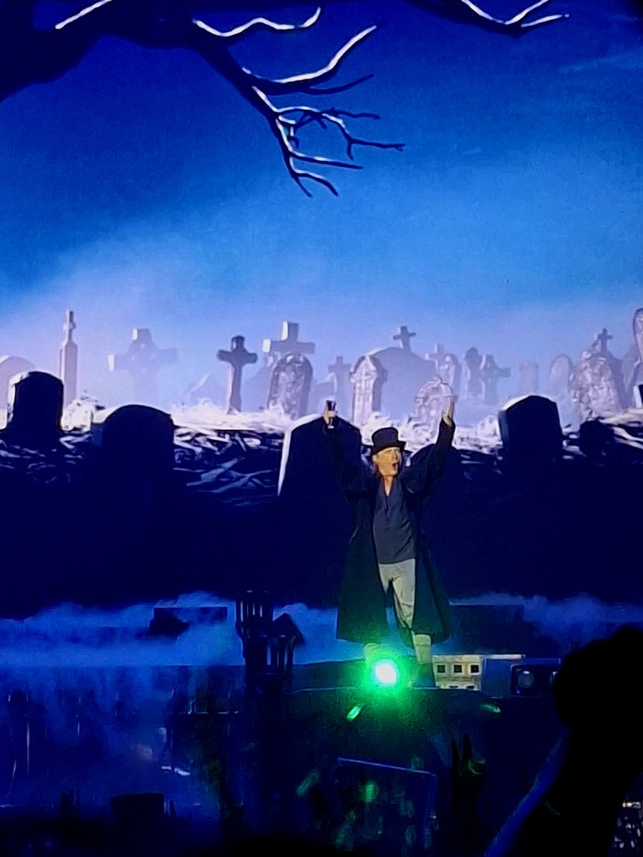 Iron Maiden can't be sought
Oh well, wherever,
wherever you are
Iron Maiden's gonna get you
no matter how far