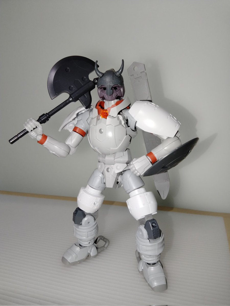 goziyo's tweet image. コンテスト、2体目出します
ゴブリン戦士作りました
スノー板に盾と肩の装甲を前に
取り付けて突撃モードにチェンジ
#MIX30MLコンテスト