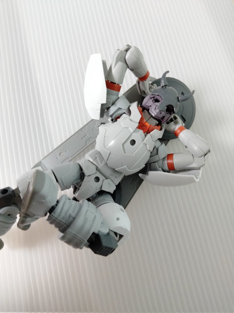 goziyo's tweet image. コンテスト、2体目出します
ゴブリン戦士作りました
スノー板に盾と肩の装甲を前に
取り付けて突撃モードにチェンジ
#MIX30MLコンテスト