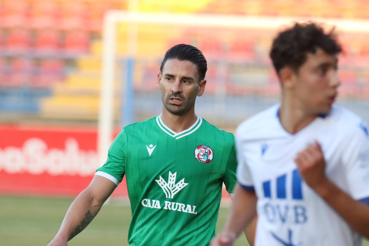 CDExt1924's tweet image. Ayer, el Francisco de la Hera recibió a @kikemarquez_10, Juan Sabas y @Varo7r.
Esperamos que os sintierais tan bien recibidos como merecéis en la que siempre será vuestra casa.
¡Os mandamos un fuerte abrazo y los mejores deseos para esta temporada!