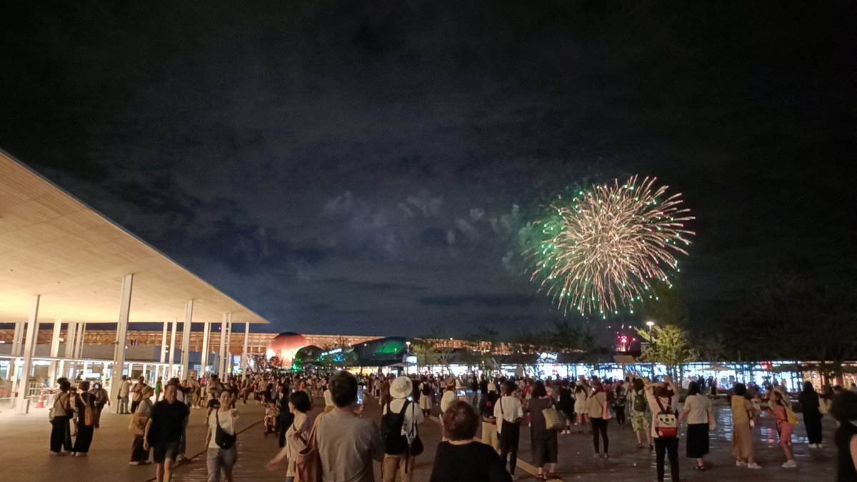 msc_ss's tweet image. 天童よしみ見終わって西ゲート来たところで花火