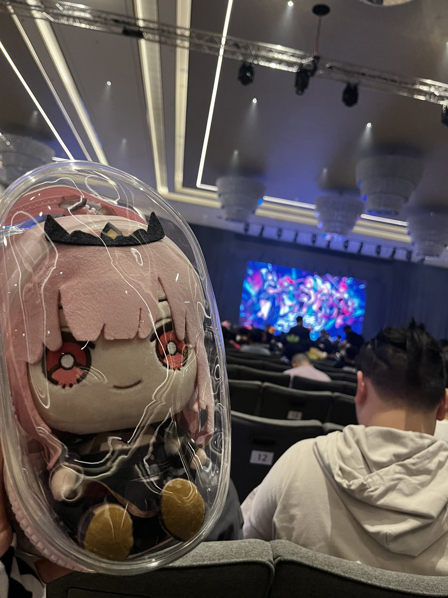 saku_X3's tweet image. I bought the expensive ticket but still I won’t see the stage😞 well it’s ok~~I’ll enjoy her voice👂
高いほうのチケットだけどけっこう後ろのほうだなぁ…まぁしゃーなし!