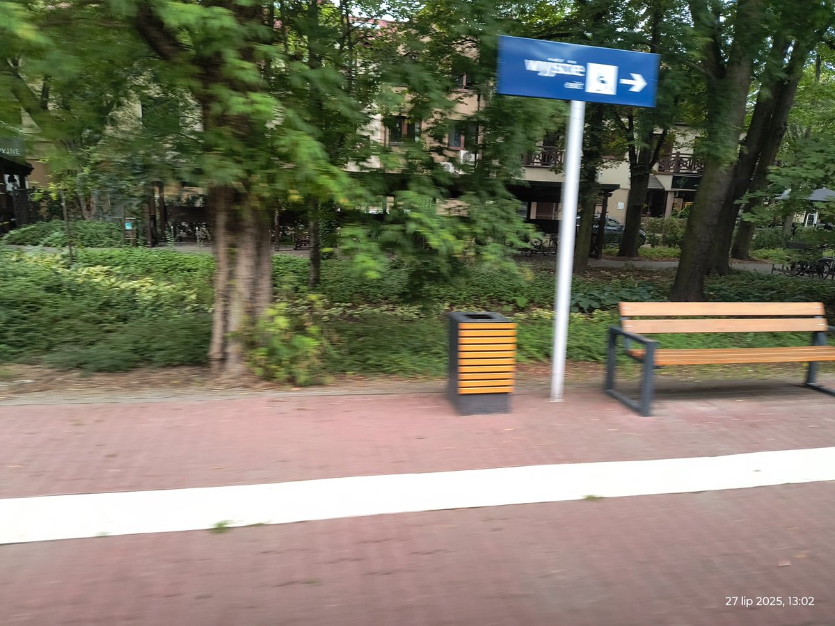 JMadrjas's tweet image. WKD ładnie umie w małą zieleń 🥰🌳
A liczba krytych miejsc rowerowych w Podkowie Leśnej to naprawdę sztosik 🚲