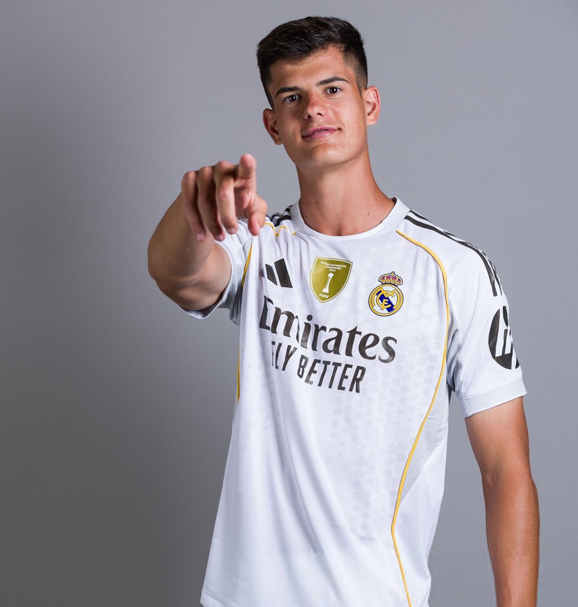 RMCFarab's tweet image. 🚨 بيان رسمي من النادي 🚨
توصل نادي ريال مدريد ونادي شتوتغارت إلى إتفاق بشأن إنتقال لاعبنا تشيما أندريس.
يتقدم نادينا بالشكر له على عمله والتزامه وتفانيه خلال فترة وجوده في ريال مدريد ويتمنى له ولأسرته كل التوفيق في هذه المرحلة الجديدة من حياته.