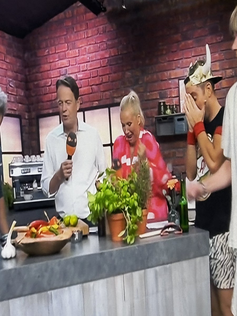 Liliumpyi's tweet image. Selbst der Büffel hat keinen Bock mehr 🤣🤣🤣 #Fernsehgarten