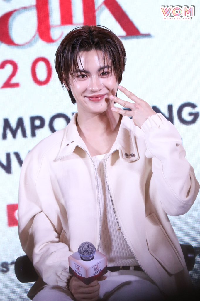 WOMENTERTAIN's tweet image. ‘ เฟิร์สวัน วรรณกร ’ ร่วมแชร์เรื่องราว สร้างแรงบันดาลใจ ในงาน Praew Talk 2025 &quot;The Empowering Conversation&quot; 💫

#FirstOne
#TleFirstone #เติ้ลเฟิร์สวัน
#praewtalk2025xTleFirstOne
#PraewTalk2025
