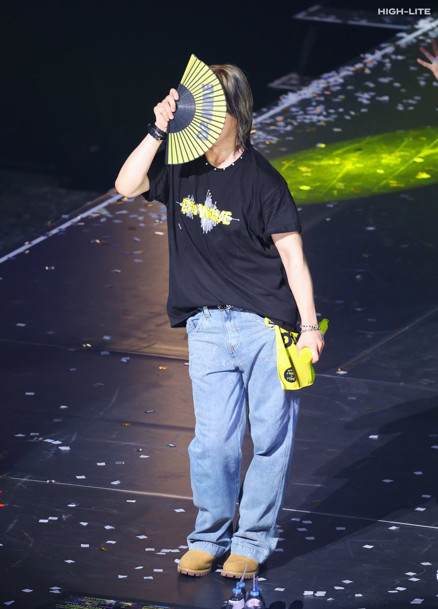 High__Lite's tweet image. 250723 D'sWAVE IN KOBE
올여름최고의아이템D'sWAVE부채🌀
#대성 #DAESUNG #DLITE #テソン #DsWAVE #DsWAVEinJAPAN
@d_lable