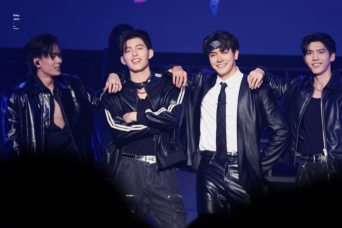 PikaJerN's tweet image. We are JASPER !!!
Member JASPER แต่ละคนซนมากก ไม่รู้ว่าใครนำใคร คิดว่าน่าจะซนกันทุกคนน 🤣🤣🤣🤣
#GMMTVMUSICONXJAPAN2025
#GMMTVMUSICONXJAPAN2025D2
#จุงอาเชน @ChenRcj
#aou_tnbknr @tnbau1
#Santapp @Ppsanta
#ppnaravit @ppnaravit